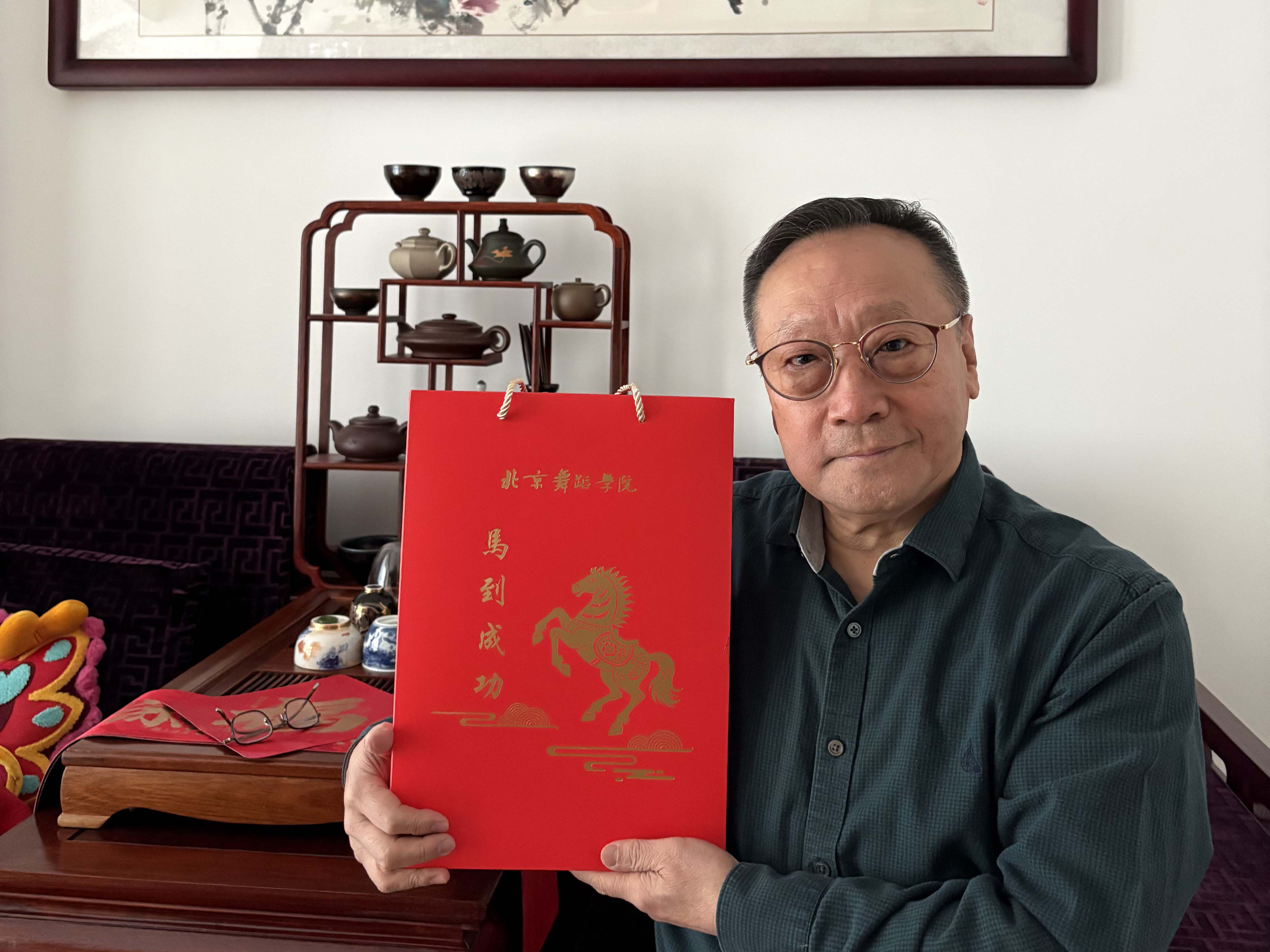 党委副书记、院长许锐慰问李续教授 拷贝.jpg