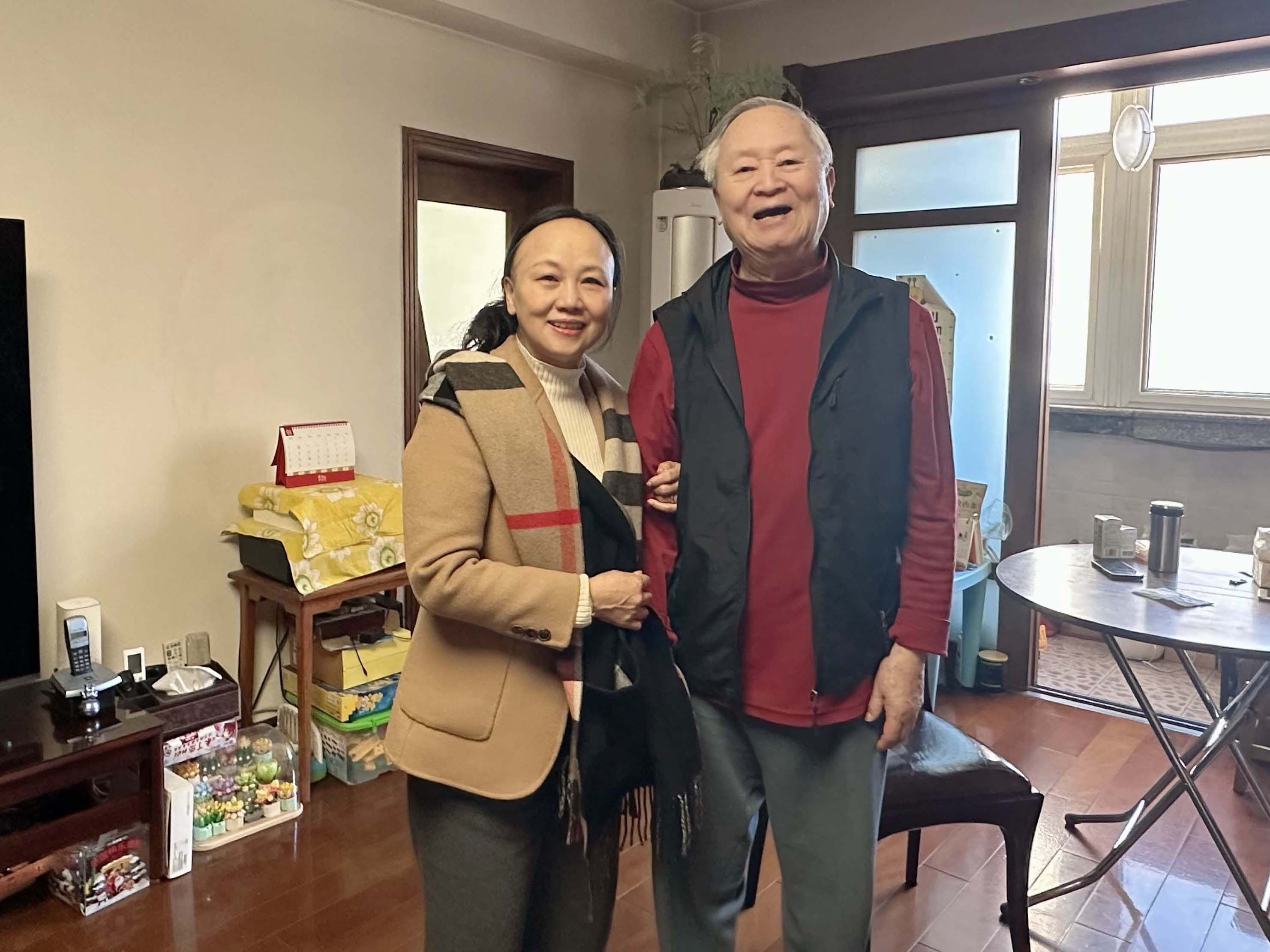 副院长邓佑玲慰问许定中教授 拷贝副本.jpg