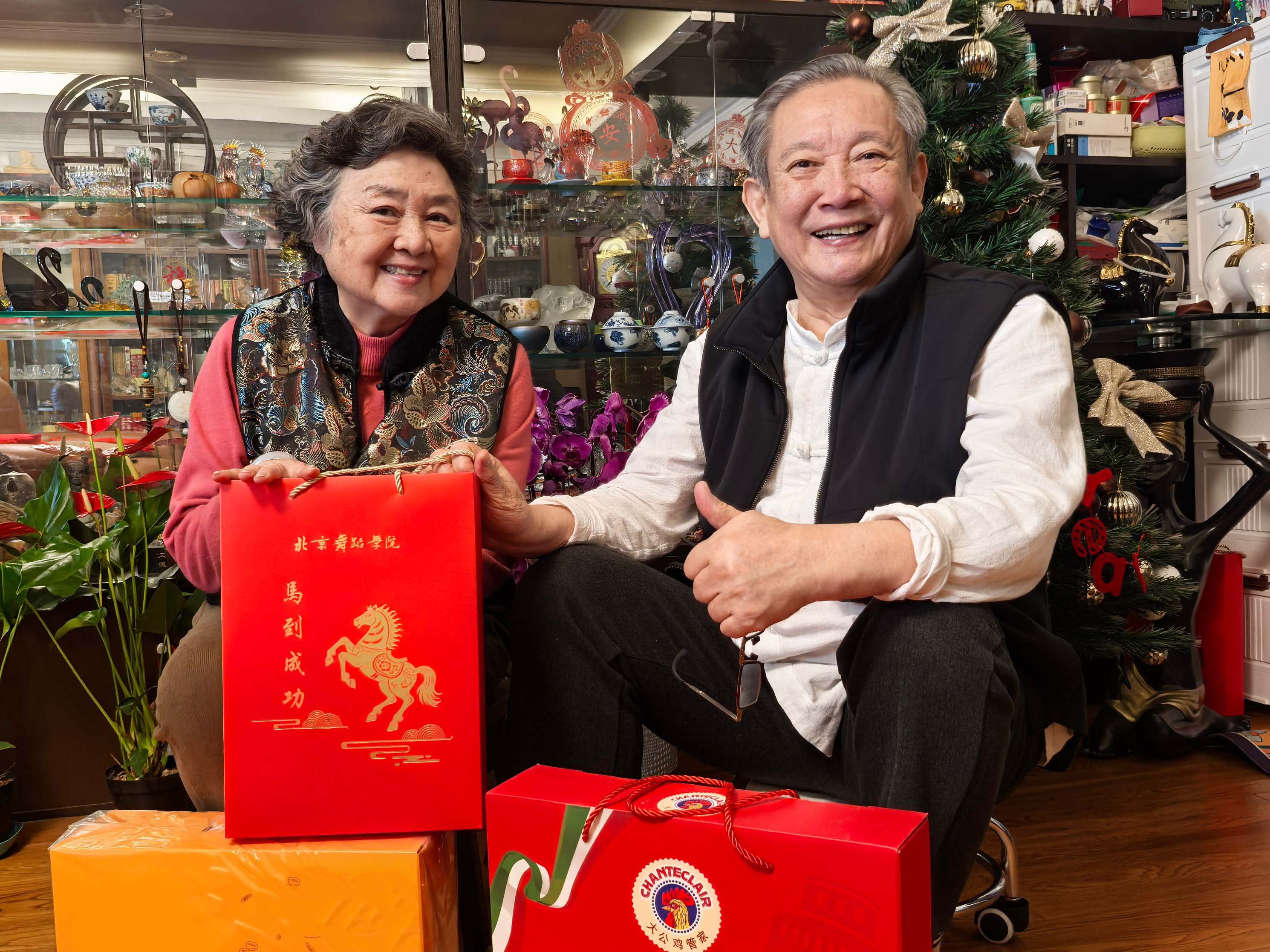 党委书记刘岚、副院长惠彤慰问潘志涛教授 拷贝副本.jpg