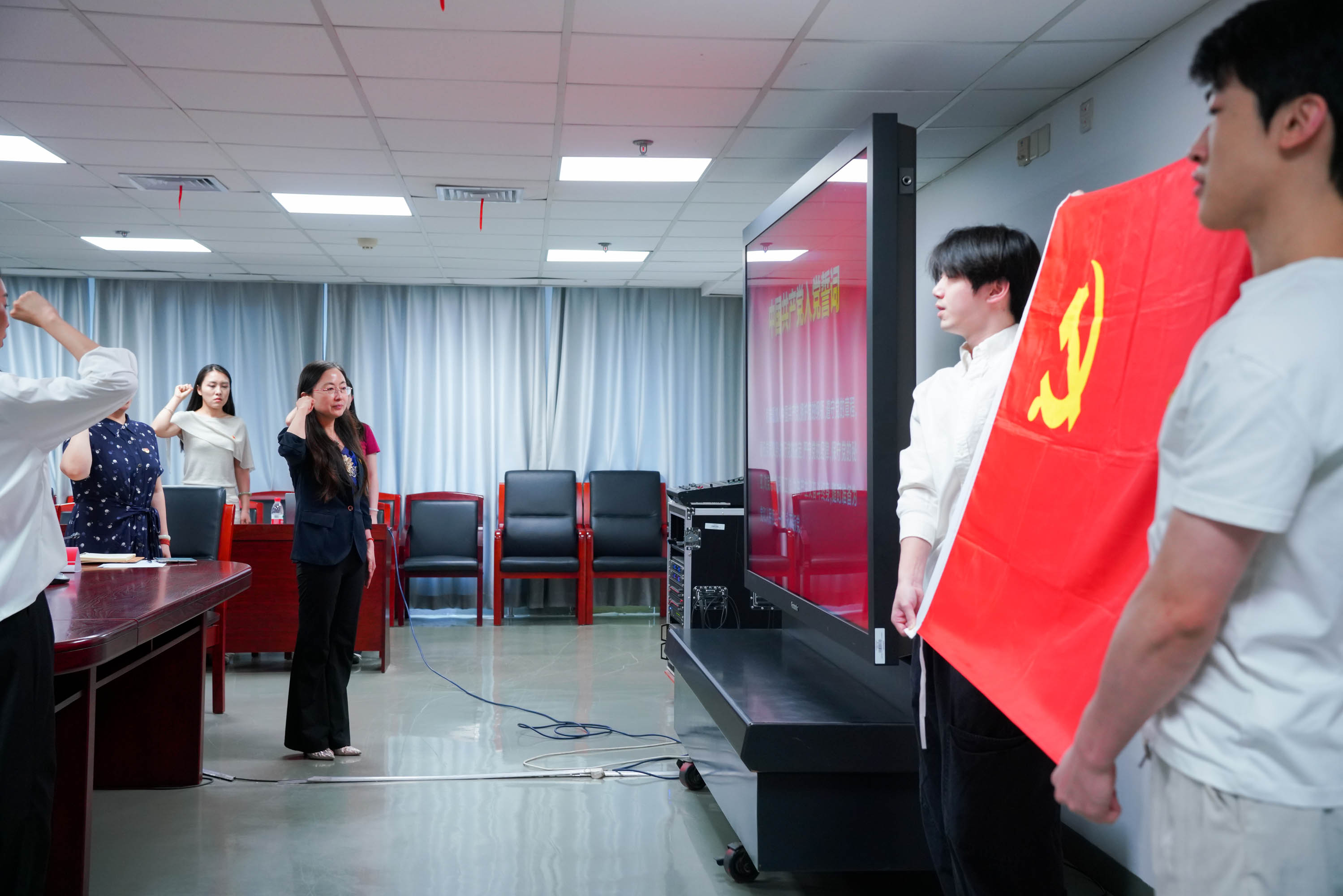 重温入党誓词1.jpg
