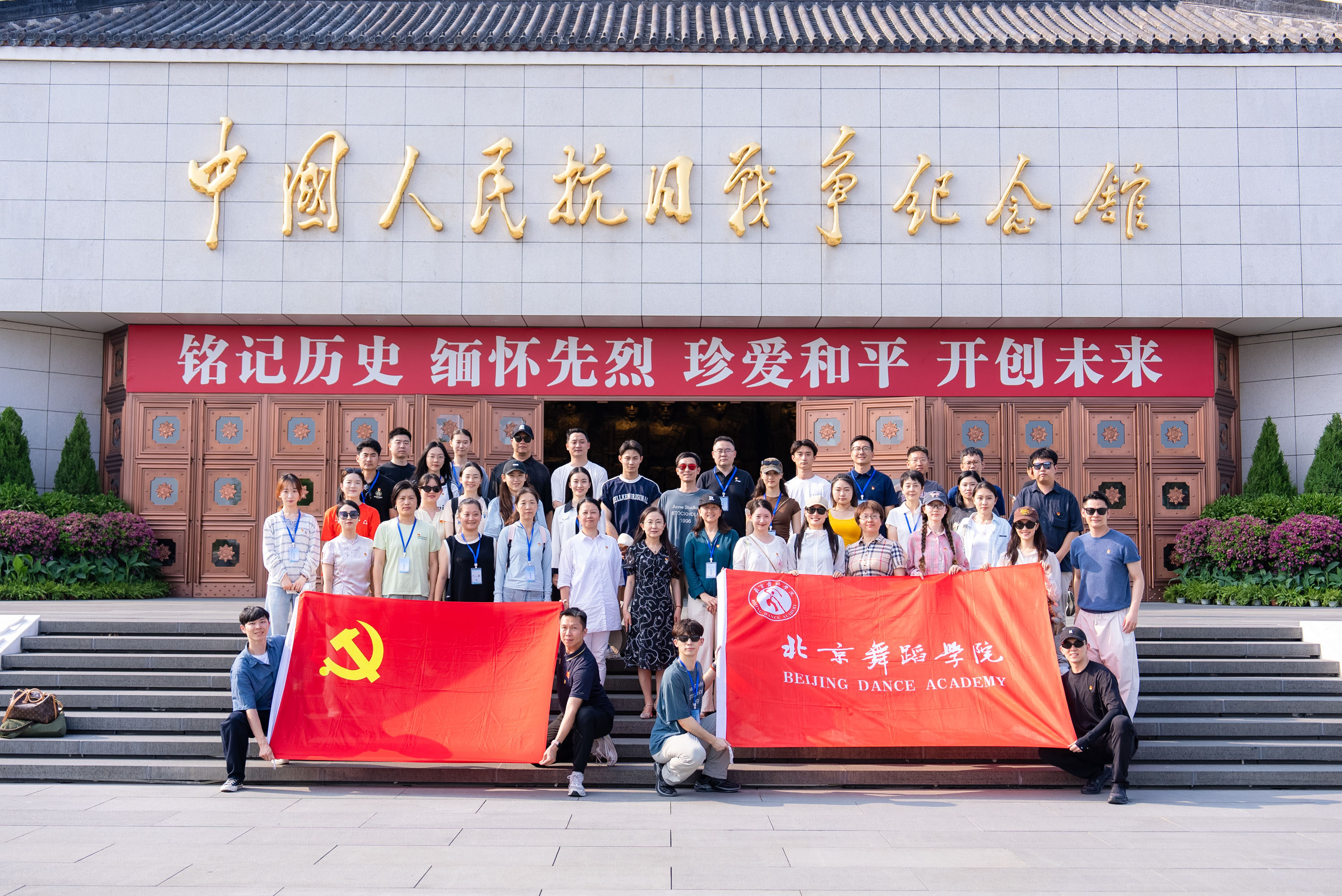 抗日纪念馆合照.jpg
