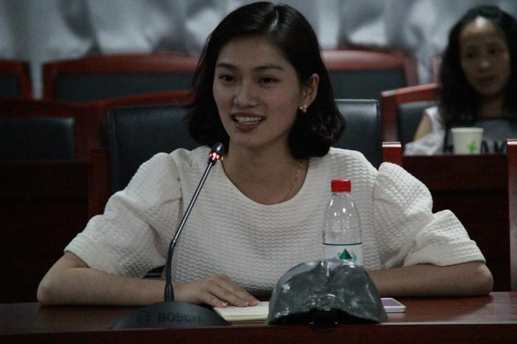 李泽慧同学以《阿o一家带给我的现实意义》为题,谈到对《阿o一家》